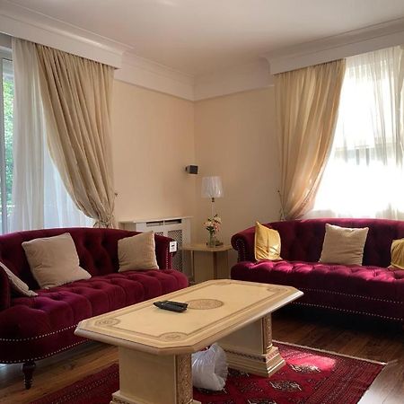 Lovely 3 Bedroom Apartment Лондон Екстериор снимка