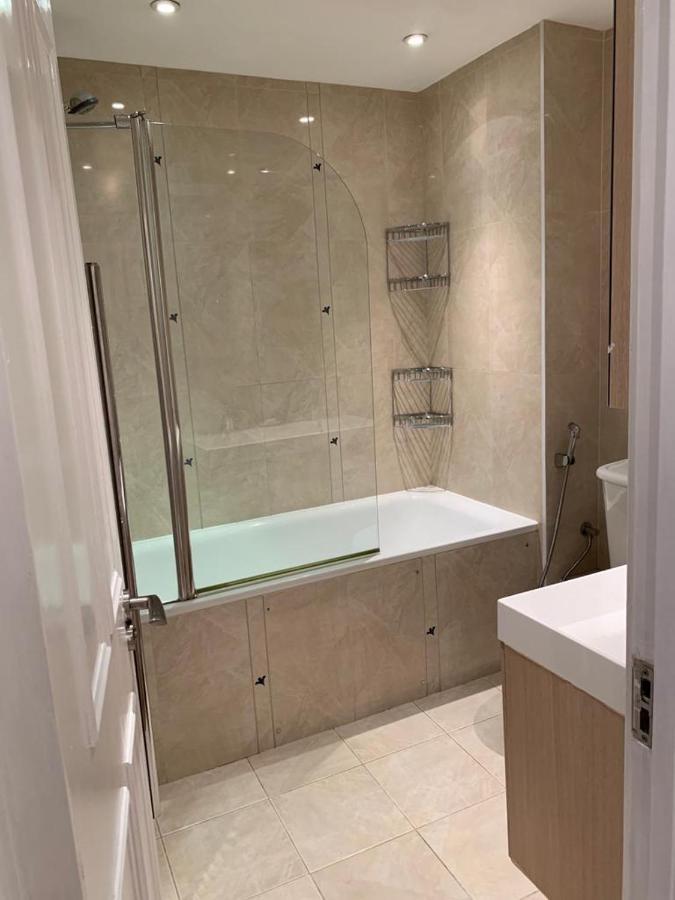 Lovely 3 Bedroom Apartment Лондон Екстериор снимка