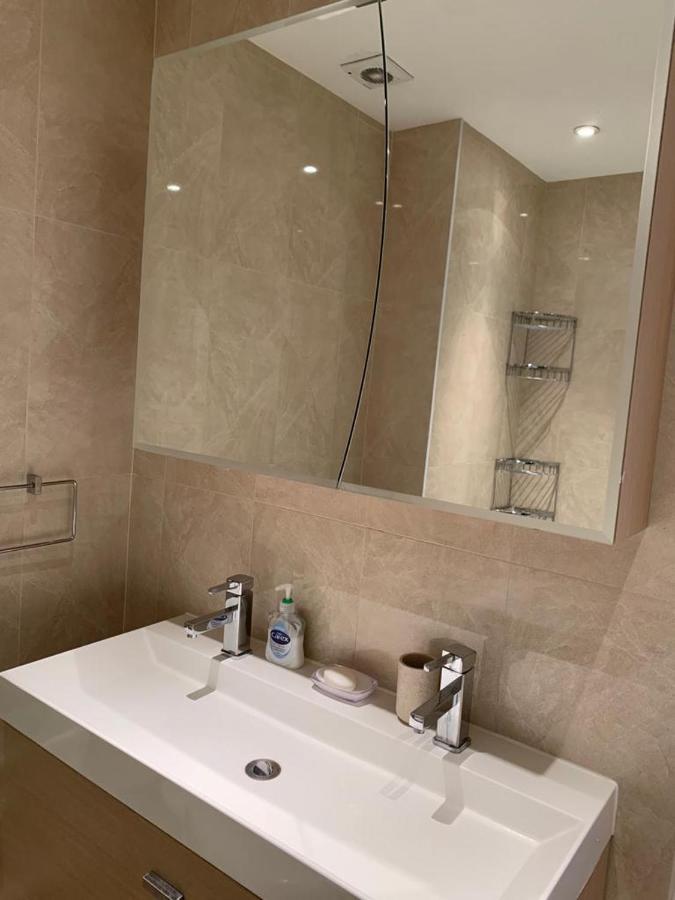Lovely 3 Bedroom Apartment Лондон Екстериор снимка