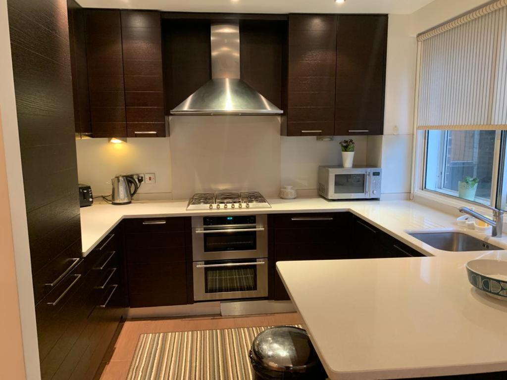 Lovely 3 Bedroom Apartment Лондон Екстериор снимка